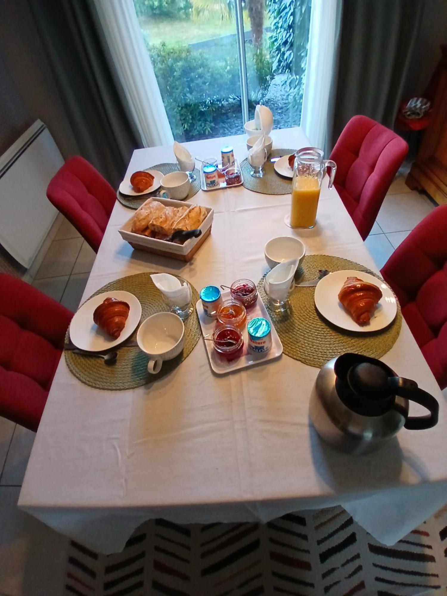 ベトン Chez Bernard Et Nicole Bed & Breakfast エクステリア 写真